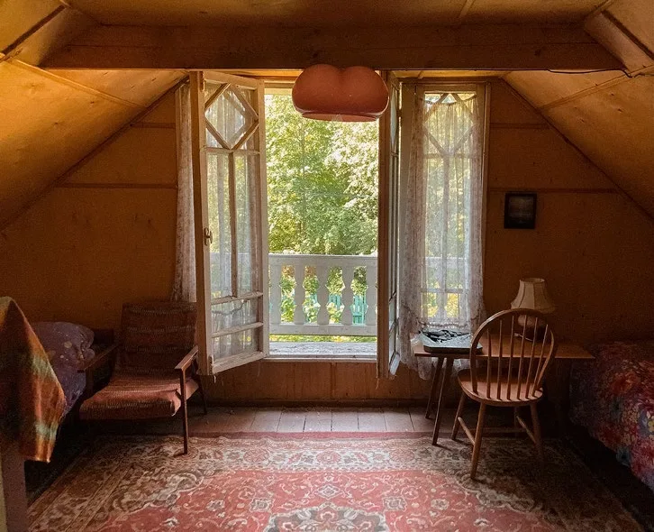 Дом с самолётом или девочкой с косичками